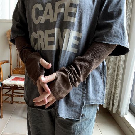 [^:25a-4085-1]ƂėlRbgbṼA[Jo[BʋCQŉtĂȂSnǂB"Shade(VF[h)"̂悤ɋ甧郊lRbg̃A[Jo[B"Rbg̏_炩" {vX܂BƔG肪CɂȂɂ߂łBXShadeV[YulA[Jo[v菭߂ɕ҂ݏグ܂BewɌJĕ҂ݗĂĎ̍b܂łۂB锖̃A[Jo[łBbV҂݂Ȃ̂ŒʋCQItĂȂ肳ƐSnǂB񂩂͕҂ݒnςāB̂Ђ̊zĂĐSnǂ߂܂BL΂ɂƂĂ킢B́AĂ͗~͉fނłBɂARۖhLʂňNKɂg܂B܂₦΍ƂĂ߁ȃR[fBl[gɍ킹₷J[BMtgɂ߂̓{łB̔iȊO̓fƂȂ܂BJ[FBLACK E DARK GREY E SILVER GREY E ECRU E WALNUT E MOUSE GREY E SHADE BEIGEfށF55% l24% iC15% |GXe5% |E^1%F 50cm / 10cm TCYFt[FMADE IN JAPANUVJbgɊւUVJbǧv́A̍b(O)̃bV̗z₷ƂvĂ܂BJbg͐F̔ZAubN(Jbg 96)GN(Jbg 80)̏ʂɂȂ܂ByPut on sockszYɂuPut on socksivbgI\bNXjv́Aő̌CYnEޗǌ̘V܍HŐYĂ܂B100Nȏ̗jւޗǂ̌CẤAiւ̂؂Ɏ󂯌pł܂BIfނpA̍HElЂƂJɎdグ邱ƂŐ܂C╞Ǵ݂A㎿ŐSn悭A܂łƊY悤ȉĂ܂B