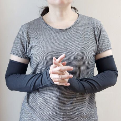 [^:23A-4078-1]Shade(VF[h)̂悤ɋ甧A[Jo[V[YVÑA[Jo[oꁙ1NɗD̂B~̗̎₦΍ƂĂd󂷂VÑA[Jo[AȃR[fɍ킹₷\J[4FI[V[Yg܂IUVJbg͋99.4`92.9IIłȂ̂ɂƂĂDGłI(JPeXgZ^[ɂČς)_炩Ȍ򊴂iVNL̂ƂGBnzgɐSnǂVvȃfUCȂ̂ŃR[fɂƓłBMtgɂ߂̓{łBewɌJĕ҂ݗĂĂ̂Ŏ̍b܂łۂB܂̂Ђ̊zƂĂĉtĂȂ肸ƐSnǂB̋Cǂ͕a݂ɂȂ܂Ixǂz[hł藎Ă邱ƂȂDtBbgL΂ɂƂĂ킢̔iȊO̓fƂȂ܂BJ[FBLACK E DARK GREY E GREY E BEIGEfށFVN69% iC30% |E^1%F 50cm / 10cm ̌덷TCYFt[FMADE IN JAPANUVJbgɊւUVJbǧv́A̍b(O)̗z₷ƂvĂ܂BJbg͐F̔ZAubN(Jbg 99.4)x[W(Jbg 92.9)ƂȂ܂ByPut on sockszYɂuPut on socksivbgI\bNXjv́Aő̌CYnEޗǌ̘V܍HŐYĂ܂B100Nȏ̗jւޗǂ̌CẤAiւ̂؂Ɏ󂯌pł܂BIfނpA̍HElЂƂJɎdグ邱ƂŐ܂C╞Ǵ݂A㎿ŐSn悭A܂łƊY悤ȉĂ܂B- VNɂ -VN̓RbgɔׂĖ1.5{̋zƌAx󋵉ł͐zA󋵉ł͐o܂BĂɊĂzőu₩ɁA~͕ۉƒfMŉBlԂ̔Ɠ^pNȂ̂ŔɂƂĂDBDꂽzɂA𐴌ɕۂ׋ۂ̔ɐB}̂ŁA畆̊͂𑣐if܂BキAԂ₷q̕ɁBVN͐ÓdCѓdɂBVŇޗƂȂ錦\́AO𗁂тƂ܂o܂BOzA\OĂ̂łB̂߁AVNɂ͓VRUVJbgʂ܂B