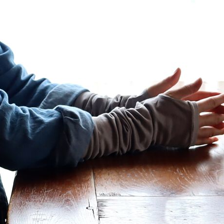 [^:23A-4078-1]Shade(VF[h)̂悤ɋ甧A[Jo[V[YVÑA[Jo[oꁙ1NɗD̂B~̗̎₦΍ƂĂd󂷂VÑA[Jo[AȃR[fɍ킹₷\J[4FI[V[Yg܂IUVJbg͋99.4`92.9IIłȂ̂ɂƂĂDGłI(JPeXgZ^[ɂČς)_炩Ȍ򊴂iVNL̂ƂGBnzgɐSnǂVvȃfUCȂ̂ŃR[fɂƓłBMtgɂ߂̓{łBewɌJĕ҂ݗĂĂ̂Ŏ̍b܂łۂB܂̂Ђ̊zƂĂĉtĂȂ肸ƐSnǂB̋Cǂ͕a݂ɂȂ܂Ixǂz[hł藎Ă邱ƂȂDtBbgL΂ɂƂĂ킢̔iȊO̓fƂȂ܂BJ[FBLACK E DARK GREY E GREY E BEIGEfށFVN69% iC30% |E^1%F 50cm / 10cm ̌덷TCYFt[FMADE IN JAPANUVJbgɊւUVJbǧv́A̍b(O)̗z₷ƂvĂ܂BJbg͐F̔ZAubN(Jbg 99.4)x[W(Jbg 92.9)ƂȂ܂ByPut on sockszYɂuPut on socksivbgI\bNXjv́Aő̌CYnEޗǌ̘V܍HŐYĂ܂B100Nȏ̗jւޗǂ̌CẤAiւ̂؂Ɏ󂯌pł܂BIfނpA̍HElЂƂJɎdグ邱ƂŐ܂C╞Ǵ݂A㎿ŐSn悭A܂łƊY悤ȉĂ܂B- VNɂ -VN̓RbgɔׂĖ1.5{̋zƌAx󋵉ł͐zA󋵉ł͐o܂BĂɊĂzőu₩ɁA~͕ۉƒfMŉBlԂ̔Ɠ^pNȂ̂ŔɂƂĂDBDꂽzɂA𐴌ɕۂ׋ۂ̔ɐB}̂ŁA畆̊͂𑣐if܂BキAԂ₷q̕ɁBVN͐ÓdCѓdɂBVŇޗƂȂ錦\́AO𗁂тƂ܂o܂BOzA\OĂ̂łB̂߁AVNɂ͓VRUVJbgʂ܂B