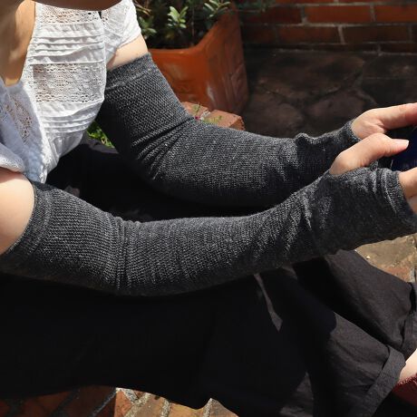 [^:23A-4086-1]Shade(VF[h)̂悤ɋ甧郊l̃A[Jo[BUVJbgʗIɂARۖhLʂňNKɂg܂BN[[Ȃǂ̗₦΍ƂĂƓ̕\̂FƑfފBMtgɂ߂̓{łewɌJĕ҂ݗĂ̍b܂łۂB锖̃A[Jo[BbV҂݂Ȃ̂łtĂȂ肳ƐSnǂB̐Snǂ͕a݂ɂȂ܂񂩂̂Ђ瑤͕҂ݕςĂtBbĝЂ̊zƂĂĐSnǂ߂܂B̂Ђ瑤ɂ͉ԕ̃o[̊~ߕtBL΂ɂƂĂ킢􂢂Ă邩烊l̃VۗBĂ̓Ə΍Ɂ̔iȊO̓fƂȂ܂BJ[FBLACK E CHARCOAL E HEATHER GREY E ICE GREY E PURE WHITE E SUGAR BLONDE E CHOCOLATE E DARK OCHER E SAND BEIGEfށFl79% iC17% |GXe3% |E^1%F 48cm / 9.5cm ̌덷TCYFt[FMADE IN JAPANUVJbgɊւUVJbǧv́A̍b(O)̃bV̗z₷ƂvĂ܂BJbg͐F̔ZAubN(Jbg 99)sAzCg(Jbg 80)̏ʂɂȂ܂ByPut on sockszYɂuPut on socksivbgI\bNXjv́Aő̌CYnEޗǌ̘V܍HŐYĂ܂B100Nȏ̗jւޗǂ̌CẤAiւ̂؂Ɏ󂯌pł܂BIfނpA̍HElЂƂJɎdグ邱ƂŐ܂C╞Ǵ݂A㎿ŐSn悭A܂łƊY悤ȉĂ܂B