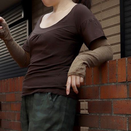 [^:23A-4086-1]Shade(VF[h)̂悤ɋ甧郊l̃A[Jo[BUVJbgʗIɂARۖhLʂňNKɂg܂BN[[Ȃǂ̗₦΍ƂĂƓ̕\̂FƑfފBMtgɂ߂̓{łewɌJĕ҂ݗĂ̍b܂łۂB锖̃A[Jo[BbV҂݂Ȃ̂łtĂȂ肳ƐSnǂB̐Snǂ͕a݂ɂȂ܂񂩂̂Ђ瑤͕҂ݕςĂtBbĝЂ̊zƂĂĐSnǂ߂܂B̂Ђ瑤ɂ͉ԕ̃o[̊~ߕtBL΂ɂƂĂ킢􂢂Ă邩烊l̃VۗBĂ̓Ə΍Ɂ̔iȊO̓fƂȂ܂BJ[FBLACK E CHARCOAL E HEATHER GREY E ICE GREY E PURE WHITE E SUGAR BLONDE E CHOCOLATE E DARK OCHER E SAND BEIGEfށFl79% iC17% |GXe3% |E^1%F 48cm / 9.5cm ̌덷TCYFt[FMADE IN JAPANUVJbgɊւUVJbǧv́A̍b(O)̃bV̗z₷ƂvĂ܂BJbg͐F̔ZAubN(Jbg 99)sAzCg(Jbg 80)̏ʂɂȂ܂ByPut on sockszYɂuPut on socksivbgI\bNXjv́Aő̌CYnEޗǌ̘V܍HŐYĂ܂B100Nȏ̗jւޗǂ̌CẤAiւ̂؂Ɏ󂯌pł܂BIfނpA̍HElЂƂJɎdグ邱ƂŐ܂C╞Ǵ݂A㎿ŐSn悭A܂łƊY悤ȉĂ܂B