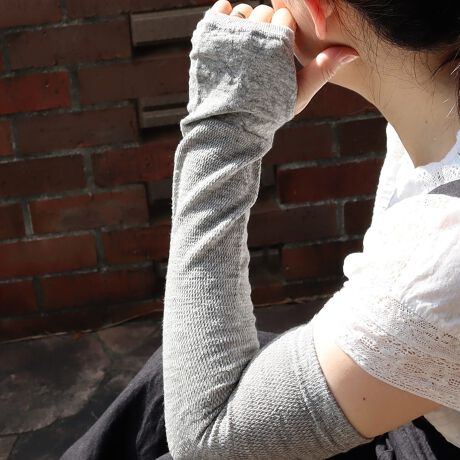 [^:23A-4086-1]Shade(VF[h)̂悤ɋ甧郊l̃A[Jo[BUVJbgʗIɂARۖhLʂňNKɂg܂BN[[Ȃǂ̗₦΍ƂĂƓ̕\̂FƑfފBMtgɂ߂̓{łewɌJĕ҂ݗĂ̍b܂łۂB锖̃A[Jo[BbV҂݂Ȃ̂łtĂȂ肳ƐSnǂB̐Snǂ͕a݂ɂȂ܂񂩂̂Ђ瑤͕҂ݕςĂtBbĝЂ̊zƂĂĐSnǂ߂܂B̂Ђ瑤ɂ͉ԕ̃o[̊~ߕtBL΂ɂƂĂ킢􂢂Ă邩烊l̃VۗBĂ̓Ə΍Ɂ̔iȊO̓fƂȂ܂BJ[FBLACK E CHARCOAL E HEATHER GREY E ICE GREY E PURE WHITE E SUGAR BLONDE E CHOCOLATE E DARK OCHER E SAND BEIGEfށFl79% iC17% |GXe3% |E^1%F 48cm / 9.5cm ̌덷TCYFt[FMADE IN JAPANUVJbgɊւUVJbǧv́A̍b(O)̃bV̗z₷ƂvĂ܂BJbg͐F̔ZAubN(Jbg 99)sAzCg(Jbg 80)̏ʂɂȂ܂ByPut on sockszYɂuPut on socksivbgI\bNXjv́Aő̌CYnEޗǌ̘V܍HŐYĂ܂B100Nȏ̗jւޗǂ̌CẤAiւ̂؂Ɏ󂯌pł܂BIfނpA̍HElЂƂJɎdグ邱ƂŐ܂C╞Ǵ݂A㎿ŐSn悭A܂łƊY悤ȉĂ܂B