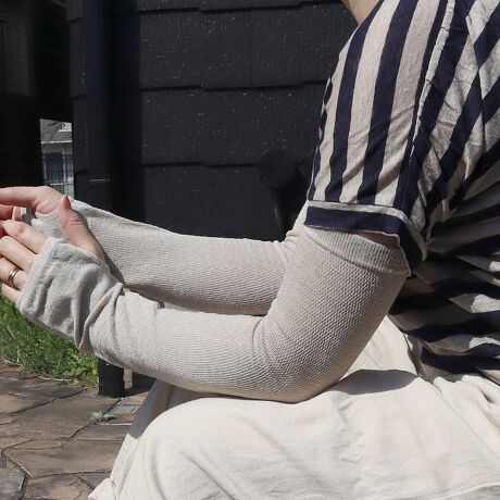 [^:23A-4086-1]Shade(VF[h)̂悤ɋ甧郊l̃A[Jo[BUVJbgʗIɂARۖhLʂňNKɂg܂BN[[Ȃǂ̗₦΍ƂĂƓ̕\̂FƑfފBMtgɂ߂̓{łewɌJĕ҂ݗĂ̍b܂łۂB锖̃A[Jo[BbV҂݂Ȃ̂łtĂȂ肳ƐSnǂB̐Snǂ͕a݂ɂȂ܂񂩂̂Ђ瑤͕҂ݕςĂtBbĝЂ̊zƂĂĐSnǂ߂܂B̂Ђ瑤ɂ͉ԕ̃o[̊~ߕtBL΂ɂƂĂ킢􂢂Ă邩烊l̃VۗBĂ̓Ə΍Ɂ̔iȊO̓fƂȂ܂BJ[FBLACK E CHARCOAL E HEATHER GREY E ICE GREY E PURE WHITE E SUGAR BLONDE E CHOCOLATE E DARK OCHER E SAND BEIGEfށFl79% iC17% |GXe3% |E^1%F 48cm / 9.5cm ̌덷TCYFt[FMADE IN JAPANUVJbgɊւUVJbǧv́A̍b(O)̃bV̗z₷ƂvĂ܂BJbg͐F̔ZAubN(Jbg 99)sAzCg(Jbg 80)̏ʂɂȂ܂ByPut on sockszYɂuPut on socksivbgI\bNXjv́Aő̌CYnEޗǌ̘V܍HŐYĂ܂B100Nȏ̗jւޗǂ̌CẤAiւ̂؂Ɏ󂯌pł܂BIfނpA̍HElЂƂJɎdグ邱ƂŐ܂C╞Ǵ݂A㎿ŐSn悭A܂łƊY悤ȉĂ܂B