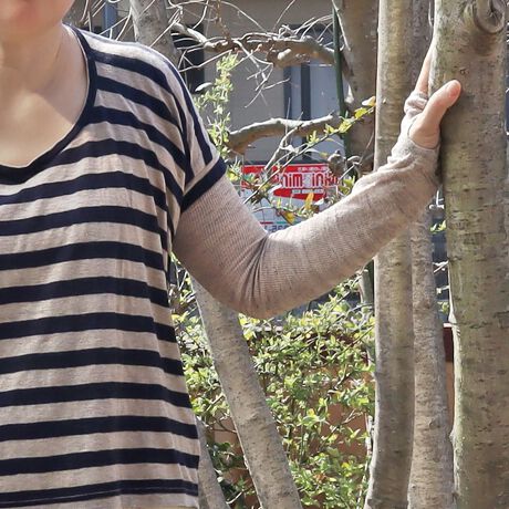 [^:23A-4086-1]Shade(VF[h)̂悤ɋ甧郊l̃A[Jo[BUVJbgʗIɂARۖhLʂňNKɂg܂BN[[Ȃǂ̗₦΍ƂĂƓ̕\̂FƑfފBMtgɂ߂̓{łewɌJĕ҂ݗĂ̍b܂łۂB锖̃A[Jo[BbV҂݂Ȃ̂łtĂȂ肳ƐSnǂB̐Snǂ͕a݂ɂȂ܂񂩂̂Ђ瑤͕҂ݕςĂtBbĝЂ̊zƂĂĐSnǂ߂܂B̂Ђ瑤ɂ͉ԕ̃o[̊~ߕtBL΂ɂƂĂ킢􂢂Ă邩烊l̃VۗBĂ̓Ə΍Ɂ̔iȊO̓fƂȂ܂BJ[FBLACK E CHARCOAL E HEATHER GREY E ICE GREY E PURE WHITE E SUGAR BLONDE E CHOCOLATE E DARK OCHER E SAND BEIGEfށFl79% iC17% |GXe3% |E^1%F 48cm / 9.5cm ̌덷TCYFt[FMADE IN JAPANUVJbgɊւUVJbǧv́A̍b(O)̃bV̗z₷ƂvĂ܂BJbg͐F̔ZAubN(Jbg 99)sAzCg(Jbg 80)̏ʂɂȂ܂ByPut on sockszYɂuPut on socksivbgI\bNXjv́Aő̌CYnEޗǌ̘V܍HŐYĂ܂B100Nȏ̗jւޗǂ̌CẤAiւ̂؂Ɏ󂯌pł܂BIfނpA̍HElЂƂJɎdグ邱ƂŐ܂C╞Ǵ݂A㎿ŐSn悭A܂łƊY悤ȉĂ܂B