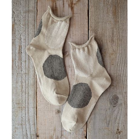 [^:25a-2073-1]Ό(T{)̖Ȃ@ׂu[N[ׂ̍̕ό`hbgŕ\܂B"{[_[""XgCv"BIGhbg̃p^[_ȕό`hbgzVѐSς̃\bNXBɁuEΏ́vɂȂ悤ɕz܂BPOPȃJ[_[Ng[܂ŁB2FghbgIS~ȂS9FZ߂̏ŁAoXǂĒ܂B܂ł킢BT_Xj[J[ȂǂƂǂȃR[fBl[gɍ킹₷BJWAȑɁB悢tBbgŉKł邭ƂĂ̂ŃS̒ߕtCɂȂɂIXX!uԂRbgl{~[̑fފƂƂĂSnǂB􂢂Ă邩烊l̃VۗBƗĂȂCǂBfKɐSnǂ߂܂Bfނ́AĂ͗(z)~͉(ۉ)RۖhLʂňNKɂg܂BN[[Ȃǂ̗₦΍⃋[\bNXƂĂMtgɂ߂̓{B̔iȊO̓fƂȂ܂BJ[FBlack E Ink navy E Ginger E Oregano E Cafe au lait E Soho E Iron blue E Tampopo E LavenderfށF58% |GXe16% l9% ~[()9% iC7% |E^1%(gbv)F11.0cmTCYF23.0-25.0cmFMADE IN JAPANyPut on sockszYɂuPut on socksivbgI\bNXjv́Aő̌CYnEޗǌ̘V܍HŐYĂ܂B100Nȏ̗jւޗǂ̌CẤAiւ̂؂Ɏ󂯌pł܂BIfނpA̍HElЂƂJɎdグ邱ƂŐ܂C╞Ǵ݂A㎿ŐSn悭A܂łƊY悤ȉĂ܂B