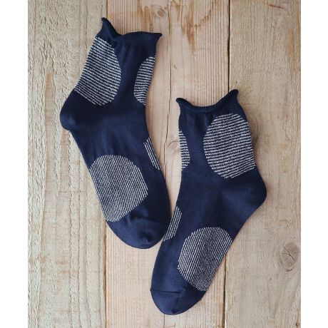 [^:25a-2073-1]Ό(T{)̖Ȃ@ׂu[N[ׂ̍̕ό`hbgŕ\܂B"{[_[""XgCv"BIGhbg̃p^[_ȕό`hbgzVѐSς̃\bNXBɁuEΏ́vɂȂ悤ɕz܂BPOPȃJ[_[Ng[܂ŁB2FghbgIS~ȂS9FZ߂̏ŁAoXǂĒ܂B܂ł킢BT_Xj[J[ȂǂƂǂȃR[fBl[gɍ킹₷BJWAȑɁB悢tBbgŉKł邭ƂĂ̂ŃS̒ߕtCɂȂɂIXX!uԂRbgl{~[̑fފƂƂĂSnǂB􂢂Ă邩烊l̃VۗBƗĂȂCǂBfKɐSnǂ߂܂Bfނ́AĂ͗(z)~͉(ۉ)RۖhLʂňNKɂg܂BN[[Ȃǂ̗₦΍⃋[\bNXƂĂMtgɂ߂̓{B̔iȊO̓fƂȂ܂BJ[FBlack E Ink navy E Ginger E Oregano E Cafe au lait E Soho E Iron blue E Tampopo E LavenderfށF58% |GXe16% l9% ~[()9% iC7% |E^1%(gbv)F11.0cmTCYF23.0-25.0cmFMADE IN JAPANyPut on sockszYɂuPut on socksivbgI\bNXjv́Aő̌CYnEޗǌ̘V܍HŐYĂ܂B100Nȏ̗jւޗǂ̌CẤAiւ̂؂Ɏ󂯌pł܂BIfނpA̍HElЂƂJɎdグ邱ƂŐ܂C╞Ǵ݂A㎿ŐSn悭A܂łƊY悤ȉĂ܂B