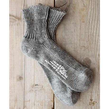 [^:25a-2035-1]Ă̍lŃLLƋP"Sea glass(V[OX)"C[W܂Bla 94ICɍʂJ[oG[VAl炱̐ꂽ݂̗ǂJ[Bx[VbNȃjAXJ[fGłT_Xj[J[ȂǂƂǂAȃR[fBl[gɍ킹₷BJWAX^CɂƂĂf܂I􂢂Ă邩烊l̃VۗBƂnSnǂBƗĂȂCǂBfKfނ͖͉Ă͗~͉BRۖhLʂňNKɂg܂B₦΍ƂĂ߁Mtgɂ߂̓{BJ[FSumikuro E Steel grey E Ice grey E Sand beige E Sugar blonde E Dark ocher E Walnut E Burgundy E Forest green E Denim E Lavender E MomofށFl94% |GXe5% |E^1%(gbv)F11.0cmTCYF23.0-25.0cmFMADE IN JAPANyPut on sockszYɂuPut on socksivbgI\bNXjv́Aő̌CYnEޗǌ̘V܍HŐYĂ܂B100Nȏ̗jւޗǂ̌CẤAiւ̂؂Ɏ󂯌pł܂BIfނpA̍HElЂƂJɎdグ邱ƂŐ܂C╞Ǵ݂A㎿ŐSn悭A܂łƊY悤ȉĂ܂B