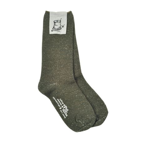 [^:23B-2556-1]C(Air)܂ƂĂ悤ȐSnǂlbvmCVNƃmE[̗D\bNXłBVÑlbvJWAȕ͋CoăXj[J[ȂǂƂǂȃR[fBl[gɍ킹₷BFƂĂg7FŔV[YKɐSnǂ߂܂B1ŃVNƃE[̏d˗ƓʂłIDg߂ĂāA₦ƂEƂĂVN̓RbgɔׂĖ1.5{̋zƌAx󋵉ł͐zA󋵉ł͐o܂BĂɊĂzőu₩ɁA~͕ۉƒfMŉBɃVNێgpĂ܂̂ŁAC܂݂₷CۗLA₳߂Ă܂BÕE[͒g炩ȃj[W[hmE[gpĂ̂ŁADGőۉĂ܂Bnɂ͐LkgpĂ܂̂ŁAɂ₳tBbgBߕt̏ȂȂ̂ŐՂtɂłBd˗̃Jo[\bNXƂĂg܂IMtgɂ߂̓{BJ[FINDIGO E REDE OLIVE E ECRU E BLACK E MOCHA GREY E MUSTARDfށFE[65% VN27% iC7% |E^1%(gbv)F21.5cmTCYF23.0-25.0cmFMADE IN JAPANyPut on sockszYɂuPut on socksivbgI\bNXjv́Aő̌CYnEޗǌ̘V܍HŐYĂ܂B100Nȏ̗jւޗǂ̌CẤAiւ̂؂Ɏ󂯌pł܂BIfނpA̍HElЂƂJɎdグ邱ƂŐ܂C╞Ǵ݂A㎿ŐSn悭A܂łƊY悤ȉĂ܂B[ێimCVNjƂ]ێƂ͈ʂɁumCVNvƌĂ΂Aa𐶎Yۂɏo镛Yiu[bgjȂǂgp̂ƂłBmCVNɂ͓L̐߁ilbvjARbĝ悤ȑfpȕ鑾BEaэHŏo镛YėpȂ̂ŁAɔzGRȃVNłBaƓlɋC̊ܗL̂ŌydオA܂VN{̕ۉEzɂDĂ܂B