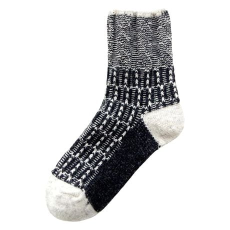 [^:23B-2575-1]Braid(uCh)́u҂ށv̈ӖBWK[h҂݂łȕ҂ݕ\܂ܐ܂ŗVѐSς̃\bNXBZ߂̏ŁAoXǂĒ܂B_炩mE[ŉKBuԂӂƗDł悤ȗSnB2Fg̃WK[h҂ݕBƗ₷Z߂̏u[cT_Xj[J[ȂǂƂǂȃR[fBl[gɍ킹₷BƗĂȂ邮炢SnǂgEƁEܐ zFɂȂĂ킢ANZgɁBRbgXuĂ̂ŏ_炩ۂłMtgɂ߂̓{BmE[Ƃ́AI[XgAj[W[hŎ炳Ă郁mƂr̖т̂ƂłBۉArт̒ōłȈiƂĂ܂BJ[F GREY E RED E CHARCOAL E CAFE AU LAIT E DARK NAVY E INDIGOfށFE[56% 26% iC10% |GXe7% |E^1%(gbv)F15cmTCYF23.0-25.0cmFMADE IN JAPANyPut on sockszYɂuPut on socksivbgI\bNXjv́Aő̌CYnEޗǌ̘V܍HŐYĂ܂B100Nȏ̗jւޗǂ̌CẤAiւ̂؂Ɏ󂯌pł܂BIfނpA̍HElЂƂJɎdグ邱ƂŐ܂C╞Ǵ݂A㎿ŐSn悭A܂łƊY悤ȉĂ܂B