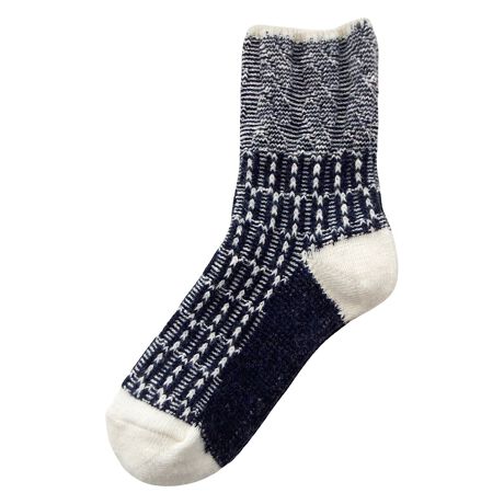 [^:23B-2575-1]Braid(uCh)́u҂ށv̈ӖBWK[h҂݂łȕ҂ݕ\܂ܐ܂ŗVѐSς̃\bNXBZ߂̏ŁAoXǂĒ܂B_炩mE[ŉKBuԂӂƗDł悤ȗSnB2Fg̃WK[h҂ݕBƗ₷Z߂̏u[cT_Xj[J[ȂǂƂǂȃR[fBl[gɍ킹₷BƗĂȂ邮炢SnǂgEƁEܐ zFɂȂĂ킢ANZgɁBRbgXuĂ̂ŏ_炩ۂłMtgɂ߂̓{BmE[Ƃ́AI[XgAj[W[hŎ炳Ă郁mƂr̖т̂ƂłBۉArт̒ōłȈiƂĂ܂BJ[F GREY E RED E CHARCOAL E CAFE AU LAIT E DARK NAVY E INDIGOfށFE[56% 26% iC10% |GXe7% |E^1%(gbv)F15cmTCYF23.0-25.0cmFMADE IN JAPANyPut on sockszYɂuPut on socksivbgI\bNXjv́Aő̌CYnEޗǌ̘V܍HŐYĂ܂B100Nȏ̗jւޗǂ̌CẤAiւ̂؂Ɏ󂯌pł܂BIfނpA̍HElЂƂJɎdグ邱ƂŐ܂C╞Ǵ݂A㎿ŐSn悭A܂łƊY悤ȉĂ܂B