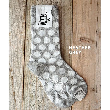 [^:23B-2094-1]pinball(s{[)e悤ȁA_hbgʉ̂ȃu[N[hbg̒Ƀ̃hbgANZgXj[J[ȂǂƂǂ ȃR[fBl[gɍ킹₷B_炩Sn̗ǂȃR[}Ȃ̂ŃI[V[YKɐSnǂ߂܂Bߕt̏ȂȂ̂ŐՂtɂłBMtgɂ߂̓{BJ[F MELANGE CHARCOAL E OLIVE E SUMIKURO E BLACK E SMOKEY BEIGE E HEATHER GREYfށF71% |GXe15% iC13% |E^1%(gbv)F21cmTCYF23.0-25.0cmFMADE IN JAPANyPut on sockszYɂuPut on socksivbgI\bNXjv́Aő̌CYnEޗǌ̘V܍HŐYĂ܂B100Nȏ̗jւޗǂ̌CẤAiւ̂؂Ɏ󂯌pł܂BIfނpA̍HElЂƂJɎdグ邱ƂŐ܂C╞Ǵ݂A㎿ŐSn悭A܂łƊY悤ȉĂ܂B