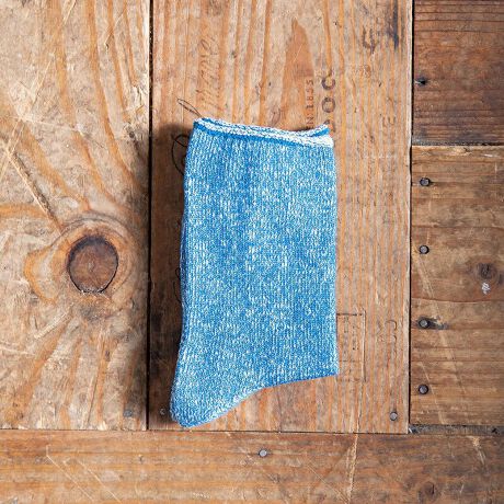 [^:22A-2044-1]C(Air)܂ƂĂ悤ȐSnǂlbvmCVNƃRbg̗D\bNXłB̃VN͔ɂ₳ẑŃTƂĂ܂BVN͉Ă͑u₩A~͒gBVN̓RbgɔׂĖ1.5{̕ƌAx󋵉ł͐zA󋵉ł͐o܂BĂɊĂzőu₩ɁA~͕ۉƒfMŉBG߂́AɃVNێgpĂ܂̂ŁAC܂݂₷CۗLA₳߂Ă܂BT_Xj[J[ȂǑǂȃR[fBl[gɍ킹₷BFƂĂg6FŃI[V[YKɉ߂܂B1N̗SnƂĂǂVRfނłBߕt̏ȂȂ̂ŐՂtɂłBMtgɂ߂̓{BJ[FHEATHER GREY E CANARY YELLOW E BLACK E ASH GREEN E BLUE E KINARIfށFVN59% 32% iC8% |E^1%(gbv)F18cmTCYF23.0-25.0cmFMADE IN JAPANyPut on sockszYɂuPut on socksivbgI\bNXjv́Aő̌CYnEޗǌ̘V܍HŐYĂ܂B100Nȏ̗jւޗǂ̌CẤAiւ̂؂Ɏ󂯌pł܂BIfނpA̍HElЂƂJɎdグ邱ƂŐ܂C╞Ǵ݂A㎿ŐSn悭A܂łƊY悤ȉĂ܂B[ێimCVNjƂ]aƂ͈ʂɁumCVNvƌĂ΂Aa𐶎YۂɍłDGȕYiu[bgjȂǂgp̂ƂłBmCVNɂ͓L̐߁ilbvjARbĝ悤ȑfpȕƂ낪BEaэHŏo镛܂ėpȂ̂ŁAɔzGRȃVNłBaƓlɋC̊ܗL̂ŌydオA܂{VN̕ۉEzɂDĂ܂B