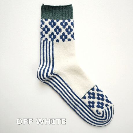 [^:11-24273]XgCvƂԕ̃Rrl[VkeCXgȁA킹₷J[WJ͂̃\bNXBmE[̃TCNE[Ƀ\tgłӂ݂̂鎅x[Xɒǂ݂ɕ҂ݗĂ܂BR[fBl[g̃|CgɂȂ1łBTCNE[gpBJ[FOFF WHITE E LIGHT GREY E CHARCOALfށFE[50% 27% iC10% |GXe9% Other2% [1% |E^1%(gbv)F20.0cmTCYF23.0-25.0cmFMADE IN JAPANyFrench BullzIɕς킯ł͂ȂǁAX̕炵ɂƊYqt`ur̃ACeBX^CI΂Ȃx[VbNCA̋C\V[YƂ̐VAgt`u炵h؂ɂAElƈꏏɊy݂Ȃ̂ÂɌĂ܂B