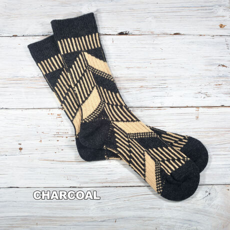 [^:21-25254]`[tɂ􉽊w͗l|Cg̃\bNXB_炩E[x[XɌɕ҂ݗĂAVbNɂJWAɂ킹₷1B̐nłĐSnǂlJWAX^C̍Fɂ߁J[FLIGHT BROWN E CHARCOAL E MOCHA GREYfށFE[60% 30% iC5% |GXe4% |E^1%(gbv)F25.0cmTCYF25.0-27.0cmFMADE IN JAPANyJake by French Bullz t`uAY̌CuhqWFCNrłBt`uƓVRfނgAŐYBƂVѐSƁADSn厖ɂĂ܂Bs[gȂACt΂܂Ă悤ȃ\bNXBĊAĊ\bNXBȑ݂ɂȂ΁AƂĂłB