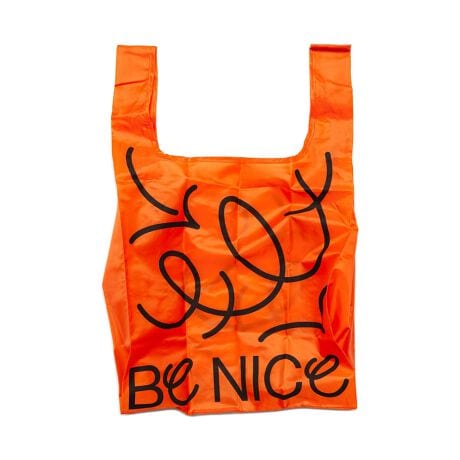 [^:FOLDABLE BAG]ITALYuhWOOD'D̃Vbp[X^C̃tH[fBOobOBCϓ΍ł͐E̍Ő[sEUɂāA}CobOEGRobO̗ނ͂͂␶KiłBEbh̃fUC`[͎ĝẴvX`bNobOɑ΂鎝\ȉƂāuFOLDABLE BAGvĂ܂Beʂ͖16LŌ\R܂VL[^b`̃|GXefނ͂Ƃ₻Ƃł͔j܂B܂肽13x13cm̏ȃ|[`ɓ̂łł^тȒPBՂVvȃW܌^Ay[g[̗DfUCCpNĝ长͗lȂǉX^C̖LxȃoG[VpӂĂ܂̂ŃRNV̂yȂႢ܂BPȂ郊[UuobOƂłȂfC[[XŎgĂACełB(1/[|[`t)fށF|GXe100%TCYFH59xW39xD13cm e:16L (|[`֎[F13x13cm)FMADE IN CHINAyWOODfDz ƋCyɐĂ݂悤 ȖړIfăAhAƃXet@mZɂ2012NɃC^Ã~mɐݗꂽuhBWOOD'DƂuhl[͒Pɖ؍ނӖł͂܂Bނ̃[c60Nɑk܂Bc1960Nɂ܂悤̐Yn߁A݂ؐƒpi𐶎YĂ܂B̉eɂĖ؍ނɏœ_𓖂ĂeNmW[ANZT[̐n܂Ał͗lXȃCtX^CG݂ĂĂ܂BAǂދȃfUCł͂Ȃ邢FgENCW[ňۓIȃOtBbNp^[ȂǃNGCeBudA͐VIŌIȃAv[`gpč쐬鎎݂ł܂B܂ނ͊ɋCɂĂ܂BnɗDv_NgǋAn؂ɂȂfUC̗͂ɂĎЉvɓw߂Ă܂B