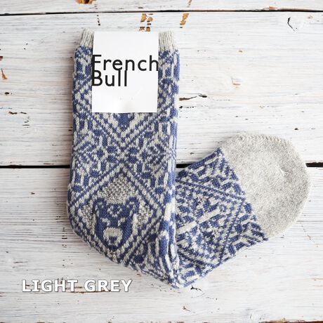 [^:11-23276]炷XC[W\bNXłB_炩E[x[XɌɕ҂ݗĂ܂BWK[h҂݂̓ʉŕ\R[fBl[g̃|CgɂȂ1łB蕨ɂ߁BN}AXȂǂ̕炵BhkE[gpBJ[FOFF WHITE E LIGHT BEIGE E LIGHT GREYfށFE[59% 31% iC9% |E^1%(gbv)F25.0cmTCYF23.0-25.0cmFMADE IN JAPANyFrench BullzIɕς킯ł͂ȂǁAX̕炵ɂƊYqt`ur̃ACeBX^CI΂Ȃx[VbNCA̋C\V[YƂ̐VAgt`u炵h؂ɂAElƈꏏɊy݂Ȃ̂ÂɌĂ܂B