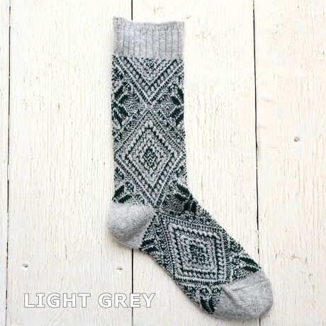 [^:01-0332]I[ig"q"C[WWK[h҂݂̃\bNXB_炩㎿ȃE[x[XɌɕ҂ݗĂ܂B~炵R[fBl[g̃|CgɂȂ1łB(hkE[gp)J[FOFF WHITE E LIGHT BEIGE E LIGHT GREYfށFE[64% 29% iC7%(gbv)F23.0cmTCYF23.0-25.0cmFMADE IN JAPANyFrench BullzIɕς킯ł͂ȂǁAX̕炵ɂƊYqt`ur̃ACeBX^CI΂Ȃx[VbNCA̋C\V[YƂ̐VAgt`u炵h؂ɂAElƈꏏɊy݂Ȃ̂ÂɌĂ܂B