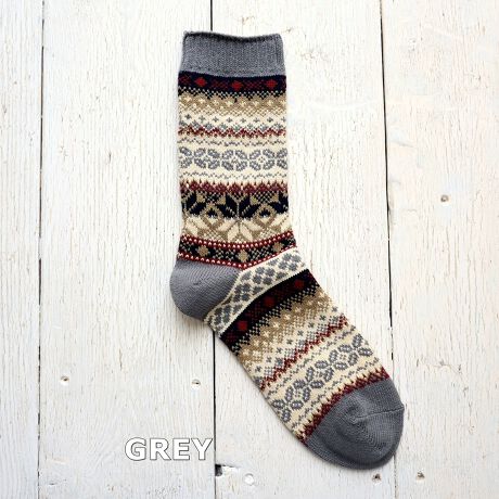 [^:11-25255]̌◎tC[Wx[VbNȃmfBbÑ\bNXłB_炩ȖȎŌɕ҂ݗĂ܂BH߂ڂzFŁAR[fBl[g̃|CgɂȂ1łBJ[FLIGHT BEIGE E NAVY E GREYfށF88% |GXe9% iC7% |E^1%(gbv)F23.0cmTCYF23.0-25.0cmFMADE IN JAPANyFrench BullzIɕς킯ł͂ȂǁAX̕炵ɂƊYqt`ur̃ACeBX^CI΂Ȃx[VbNCA̋C\V[YƂ̐VAgt`u炵h؂ɂAElƈꏏɊy݂Ȃ̂ÂɌĂ܂B