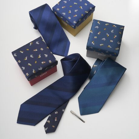 [^:125515262]MtgɓBOXƃ^Co[t̃lN^Cpӂ܂BS߂đI񂾃lN^CAʂȃ{bNXɓđ邱ƂŁAȂ̑zw`܂BꂽVvȃlN^CsZbgɂȂĂ܂B lN^CsV][X}[gɈ߁ANAbvĂACełB匕͖nCNȃfUCȂ̂ŁAh肷ǂȃX[cɂ킹₷̂́BłāẢ炵L`[t́uΔLDČĂȁvƁAȂmʂȑz߂đ邱Ƃł܂BC`J[oG[VlN^C̐F́Aɗ^ۂE؂ȗvfłBE^[RCYFu₩ȐFA𖾂邭؂₩ɍʂ܂BEFAŒmIȈۂ^܂BE_u[F̂ԃJ[ŁAǂȃX[cɂ킹₷A\łB̏íAi̕tĩ{bNXɁAlN^CElN^Cs߂Ԃł̂͂ɂȂ܂B