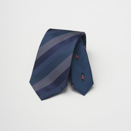 [^:104015257]ANAXL[^̒łɐlĈA匕Ə̃fUCقȂNbN^CłB匕̓VvȃXgCvAɂ̓hے镺̃`[tuhK[YvĂ܂ BVѐŜfUCANVbNȒɂ肰Ȃo܂BC`J[oG[VlN^C̐F́Aɗ^ۂE؂ȗvfłBE^[RCY (BG4)FmIőu₩Ȉۂ^^[RCÝA𖾂邭ʂ܂ BElCr[ (BL5)FmIőȈۂ^u[ñlN^ĆArWlXV[ɍœKł BE (BR5)F⌘uEn̐F́Aꂽl͋̕Co܂ B*pbP[W͏i̕tiłB\ȂfUCύXɂȂ\܂B*pbP[WɂĂ郊{͎QliłB