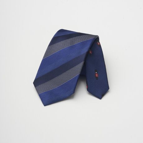 [^:104015257]ANAXL[^̒łɐlĈA匕Ə̃fUCقȂNbN^CłB匕̓VvȃXgCvAɂ̓hے镺̃`[tuhK[YvĂ܂ BVѐŜfUCANVbNȒɂ肰Ȃo܂BC`J[oG[VlN^C̐F́Aɗ^ۂE؂ȗvfłBE^[RCY (BG4)FmIőu₩Ȉۂ^^[RCÝA𖾂邭ʂ܂ BElCr[ (BL5)FmIőȈۂ^u[ñlN^ĆArWlXV[ɍœKł BE (BR5)F⌘uEn̐F́Aꂽl͋̕Co܂ B*pbP[W͏i̕tiłB\ȂfUCύXɂȂ\܂B*pbP[WɂĂ郊{͎QliłB