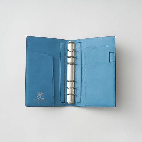 [^:786010131]gv̕΁h𐮂ACé̖@l̃CtX^CʂBRELIÕnCGhCqATLANTIC LABELrAEIɕ]̍[fIKАR[hoґɎgp20mmO̖{vVXe蒠oBɎ邾œ`鈳|IȓƉs鉐́A܂Ɂgv̕΁hƌĂԂɂӂ킵PłBidlTCYF 12.3 ~ 19.5 cmioCuTCY^Oa 20mmjfށFnvi[fIKАR[ho^VvjYFdlFBRELIO ATLANTIC LABELdl^BOXt^MtgbsOΉU[fނ̖́iCordovanj@uR[hõuCIvƏ̂BRELIÓAAj߃R[ho̊JҁEOYƐ[֌WzAɒ_𑖂Ă܂BEw̐Vvsbg₵ƐA^jŎdĂR[hóAI΂ꂵn瓾󏭂ȁgʁhމs铧ƁAƂƂ́BLxтƁAgނقǂɐ[܂鉐y݂܂BBRELIO ATLANTIC LABEL  ㎿m邷ׂĂ̐lց@uCI̒łnCGhɈʒuÂqATLANTIC LABELŕAgܕhƂnƂ̐_ɏ؂ʂȃCBfށE݌vEDɎ܂őË̂Ȃ̂Â肪тĂ܂Bʂ␢킸Aɏ㎿߂邷ׂĂ̐lցBzƂȂ܂ƊmȕiAX̕炵ɐÂȌւYĂ܂B