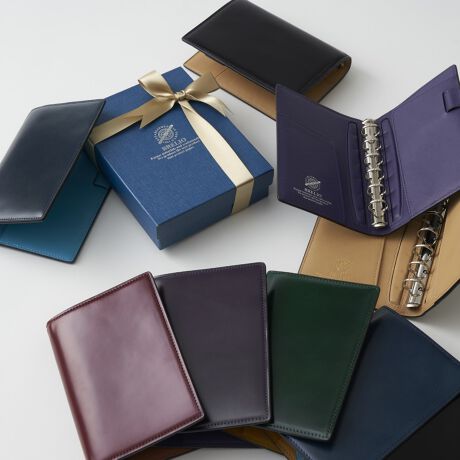 [^:786010140]Ɏ܂ґAR[hoa15mmO蒠ACé̖@[fIKА̊󏭂ȃR[hoґɎgpA~j6TCYE15mmÕVXe蒠BXŌyʂȐ݌vȂAKvȏƎ[łp˔Ă܂B㎿ȌƉŝ铧A̕MLԂʂȂЂƂƂւƏ؂܂BrWlXłvCx[głAl̕iiĂiłBidliF55,000~iōjiԁF786010140TCYF12.3~19.5cmi~j6TCYjOaF15mmfށFnviR[hojYFtiFSBOXU[fނ̖́@R[ho͔n\̓ɑ݂uiJljvƌĂ΂󏭂ȑw̎悳鍂fށBׂ₩ȑ@ۂcɐ񂷂邱ƂŐ܂鉜sƓ́Åvł͖킦܂BuCIł́AVvɏ̃R[ho[fIKOOɉHEFB`Iȃsbg₵ƃ~Uɂ100%^j₵ŎdグvgpĂ܂BBRELIO ATLANTIC LABEL㎿m邷ׂĂ̐lց@uCI̒łnCGhɈʒuÂqATLANTIC LABELŕAgܕhƂnƂ̐_ɏ؂ʂȃCBfޑIтDɎ܂őË̂Ȃ̂Â肪тAʂ␢킸ɏ㎿߂邷ׂĂ̐l֌ĒĂĂ܂B