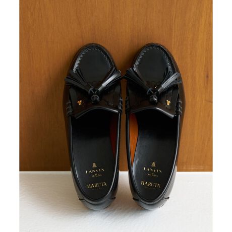 [^ԁF3586024]M̃NVbNɁA{̗VѐSYāBfUC100Nȏ̗j{̘V܃V[YuhqHARUTAin^jrƂ̓ʂȃR{[V[t@[łB݊̂Ԃ̃^bZp[cڂfUCBI[ZeBbNȃ[t@[̃fUCɃ_ȗVѐSvXA璅Ȃ؂₩ɂĂ܂B̃CjOɂ̓LJ[zĂACEɂꂽۂłBfނƗSnAbp[ɂ́AHARUTAIWȉiȌ򂪔KXHU[gpBƂڂȂAނقǂɎ̑ɂȂ₩ɓł̂łBƂłȂALɌȂƂVGbgBAEg\[ɂ͊ɂo[fނ̗pĂ邽߁A芴̂KȕsT|[g܂BR[fBl[g̃gbhX^C͂AtF~jȃOXJ[g⃏s[X̊OACeƂč킹̂߂łBꂢ߂ȃpcɍ킹΃ItBXV[ɂΉłAfjƍ킹΃JWAX^CiǂiグĂ܂BX^CĒpłAM̈ꑫłBi摜̓Tv̂߁AfUCAf()AFTCYȂǂ̎dlɕύXꍇ܂̂ŗ\߂܂B-size-34=23.0cm^36=23.5cm^38=24.0cm(TCYႢꏤiy3586025z34=24.5cm^36=25.0cm^38=26.0cmj]g`qts`]EɌւ{̊vC[t@[̃pCIjAun^v1917NɃn^CXƂĊJƂA̔ƂX^[gB1948NɃn^CnĎqǂC̐YJn܂B1955NɃn^X|bNV[YA1956NɕwlC̃RC[t@[A1957NɒjqC̃Zg@{ōŏɎꂽam[t@[𔭕\B1956Nɒa{ŏ̃[t@[V[YƂȂwlRC[t@[B̌ネ[t@[͊wCƂčLZBn^͌ݍ݂̂Ȃ炸؍⒆ApA`ȂǓAWA𒆐SɃ[t@[WJĂ܂B