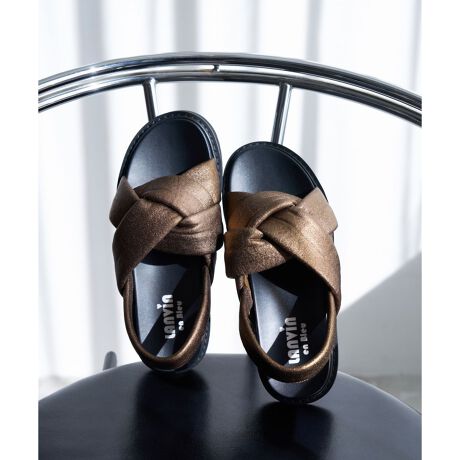 [^ԁF3546025]fUCfUC̍b܂Ă悤ȃfUCT_BcCXgĂ镔ɃtBbgA͂₷ANxg̓Xgb`̂fނŁÂ܂ܗăXgXt[BANeBuɓƂɂ߂łBObV[Ȍ򊴂fނbނŎgpAiȈہBꕔ͍ɂȂĂ܂BR[fBl[ĝ݂Ń{[{gX⃍OsDBאg̃pc킹ăT_ĂfUCR[f̃|CgɂȂ܂Bx[VbNȃubNɁA悢CoNghJ[̃uE̓FWJBi摜̓Tv̂߁AfUCAf()AFTCYȂǂ̎dlɕύXꍇ܂̂ŗ\߂܂BTCYS=22.5 M=23.5 L=24.5