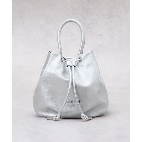 [^ԁF3616001]fUCRƂtHƁA@ׂ߂̂郁^bNJ[݊obOBʂLANVIÑ`[tłn[g^ɂȂĂAcފۂ݂̂VGbgA_炩炵ۂ^Ă܂BV[ɍ킹nhobOƂĂƂłAX^COɉ؂₩vXĂACełBt@ubNRpNgȂ炨zX}[gtHȂǕKi܂TCYB|PbgQtĂAp˔Ă܂BO\ȃV_[Xgbv́AіڂXCh邱ƂŒ\łBi摜̓Tv̂߁AfUCAf()AFTCYȂǂ̎dlɕύXꍇ܂̂ŗ\߂܂B