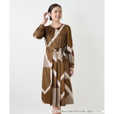 幾何学柄フレアワンピース【ROCHAS Premiere】