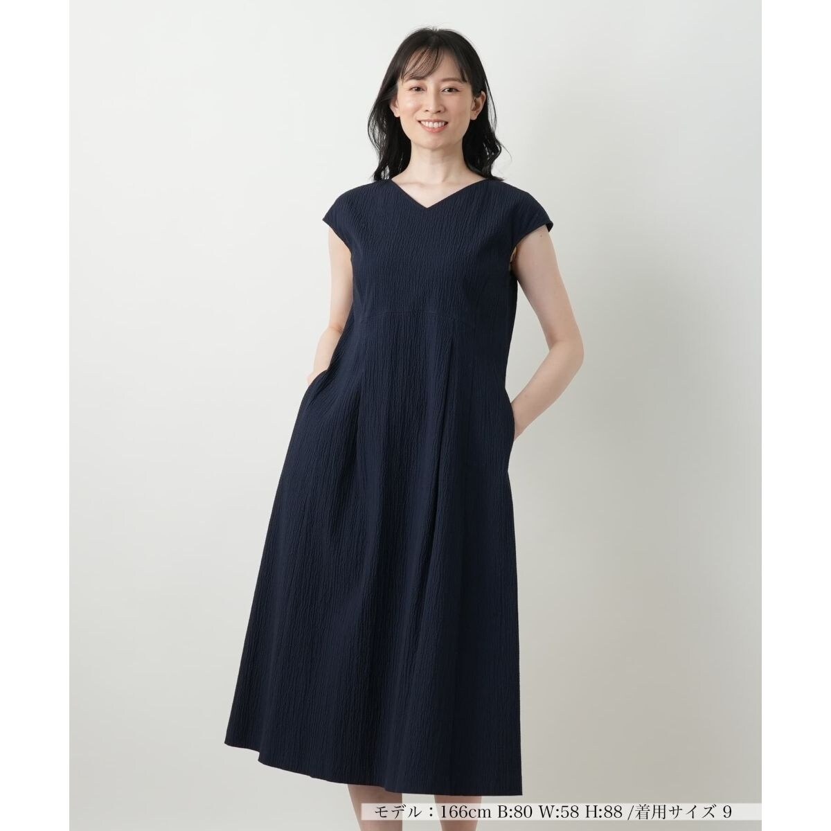 Vネックフレアワンピース【Leilian WHITE LABEL】 | レリアン(Leilian