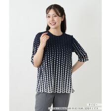幾何学柄ノーカラーブラウス