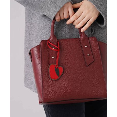 [^ԁF0206075]ߍׂ₩ȎVRRfނōꂽÂ郊S`[t̃`[B莝̃VvȃobÕnhɕt邾ŁAVѐŜ\ɕς܂B[Xȕ͋C͓IȃACełB