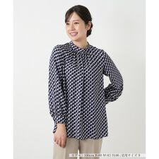 幾何学柄プリントブラウス