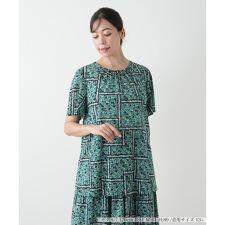 【ウォッシャブル】フラワー柄クルーネックブラウス