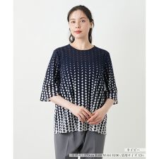 幾何学柄ノーカラーブラウス