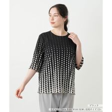 幾何学柄ノーカラーブラウス