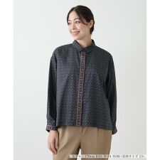 幾何学柄ブラウス