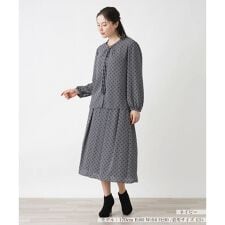 幾何学柄ブラウススーツ