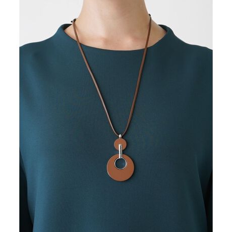 [^ԁF1405147]Iȃ`[ŃR[fBl[g̃ANZgɁBi`ȐFAGߊ̂鑕ɕςĂACełBX̒ȂɗVѐS܂B