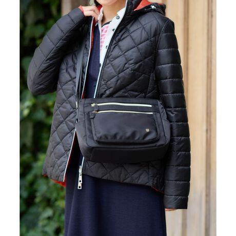 [^ԁF4500443]O킹8̃|PbgA[͂̃V_[obOBU炩肪ȏʒuɂƐłAyĂƂiCfނɁAS[hJ[̃t@Xi[iȃANZgvXBig͂AוȂ肪ȃItBXʋ΂⃊][gsA}U[YobOƂĂ􂵂ĂꂻȍːF̃ACełB------------------------------------pV[YFHO|PbgF5|PbgF3-------------------------------------i̐F́ABeꏊ̂Aql̂g̋@ɂFČꍇ܂B\߂B