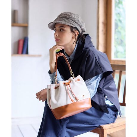 [^ԁF4500432]vŌy₩ȃ|GXẽLoXnɁA㎿ȋvgݍ킹AJWAȂNX̂oPbgobOBS[hJ[̋iȃANZgYĂ܂Bgbvnhł̎莝͂At̃Xgbvt΃V_[obOƂĂ􂷂2WAYdlB̓̋CR[fBl[gɍ킹ăAW\łBꂢ߂JWA܂ŁALX^CɊYĝ悢ACełB------------------------------------pV[YFHO|PbgF0|PbgF2tiFV_[XgbvO-------------------------------------i̐F́ABeꏊ̂Aql̂g̋@ɂFČꍇ܂B\߂B