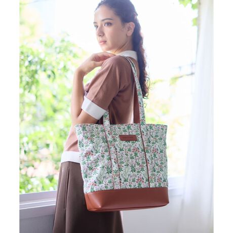 [^ԁF4500434]EBAEX`Lȃ{^jJ̐EAiȃg[gobOɎdĂ܂B@ׂȃvgAuEJ[̃nhƒʂ߁ANVJŐꂽۂ^܂BfUCłȂplĂAA4TCY܂₷C[ɉAɂ̓t@Xi[t|Pbg2̃I[v|PbgBʋ΂x̂o܂ŁAlXȃV[Ŋ􂷂g₷˔ACełB------------------------------------pV[YFHO|PbgF0|PbgF3-------------------------------------i̐F́ABeꏊ̂Aql̂g̋@ɂFČꍇ܂B\߂B