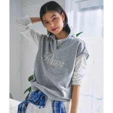 ロゴ刺繍フード付きベスト