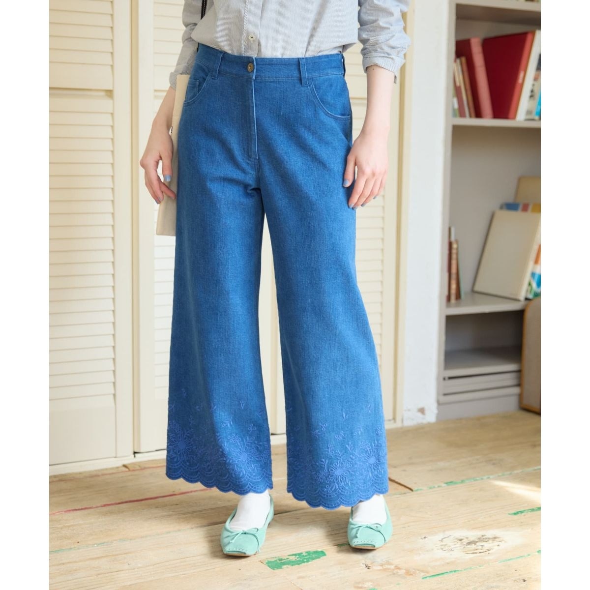 ストレッチ】スカラップ刺繍のデニムパンツ | キャラ・オ・クルス(CARA