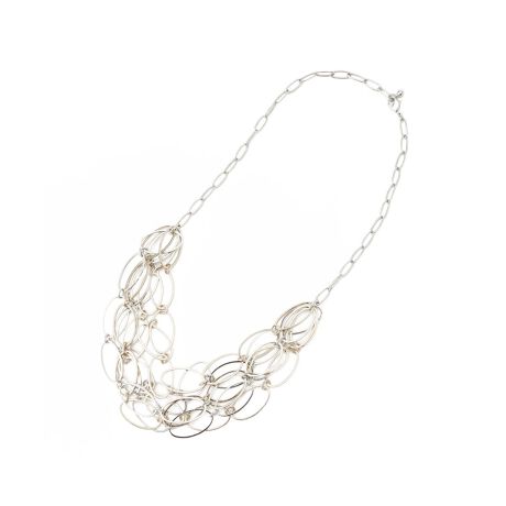 [^ԁF0402205]Ԃ̑ȉ~`̃`F[dɂd˂A{[̂V[glbNXBS[hnƃVo[n̐F킹Ă邽߁AR[fBl[gANZT[̐FIт܂BIȃfUCۓIɍʂ܂B