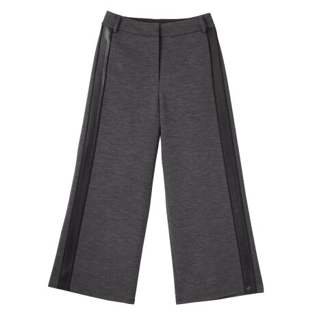 [^ԁF2615401]ƂChVGbgŎdĂꂽpcBD̃SȂtbgȎdẮAɊY悤ȐSn悳ƁAXgXt[ȒSn܂BfUC̃ANZgƂāATChɂ̓OOe[vƃtFCNU[dˁA璹~VŒJɒ@͂zĂ܂B̐ꂽfBe[AJWAɂȂ肪ȃChpcɁAiiƒmIȈۂY܂Bnɂ́AVN̂悤ȌƊ炩{̃Xgb`TegpAE̍ۂ̐Sn悳߂܂Bוɂ܂ōs͂JȎdĂAЂ\B