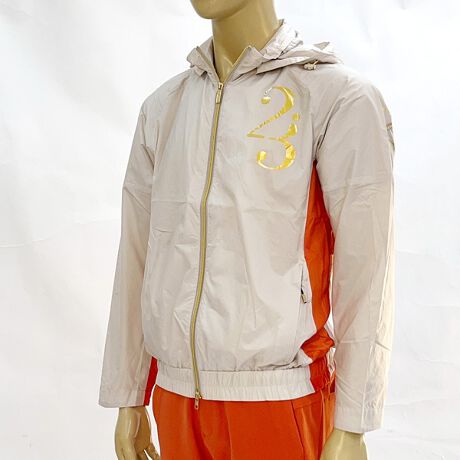 [^ԁF23105501]LIMONTA-EAST-&reg;̔Œyʂ̃^t^ngpBTCN|GXe100gpSDG'SfނłBʂɃ`cH{hB₷̃p^[ŃXCOזȂA@\IȃfUCƘe̔zF|CgBɂNissa Golf̃vguh̃ACRƂĖڂACełBCollarFzCgAubNfgF183cm pTCYF7fނ̌Fʑfނ̓FȂfނ̌F򂪂Ȃfނ̐LkFȂRZvgtX̃][gnj[XivoXŁuNissavjC[WStuhBR[g_W[wiɃ[bp̃GXvꂽEFAObYWJ܂B