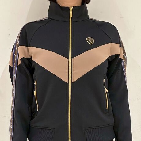 [^ԁF23125550]RpNgȃfUCV؂ւCpNggbNu]ByʂŃVɂȂɂÃ_{[fނgpBtBbg蒅SnQBUVJbgڐG⊴AXgb`ȂǁA@\ʂɂDĂ܂BfނŃt[fB[vI[o[ƃXJ[gApcWJBR[fBl[g̕LV[YłBCollarFzCgAubNzCgfgF162cm pTCYF2ubNfgF154cm pTCYF1fނ̌Fʑfނ̓FȂfނ̌F򂪂Ȃfނ̐LkF遡RZvgtX̃][gnj[XivoXŁuNissavjC[WStuhBR[g_W[wiɃ[bp̃GXvꂽEFAObYWJ܂B